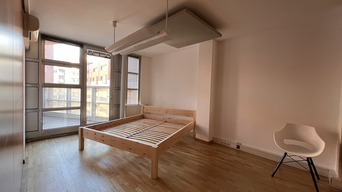 Vermietete, geräumige Stadtwohnung mit Terrasse in bester Lage