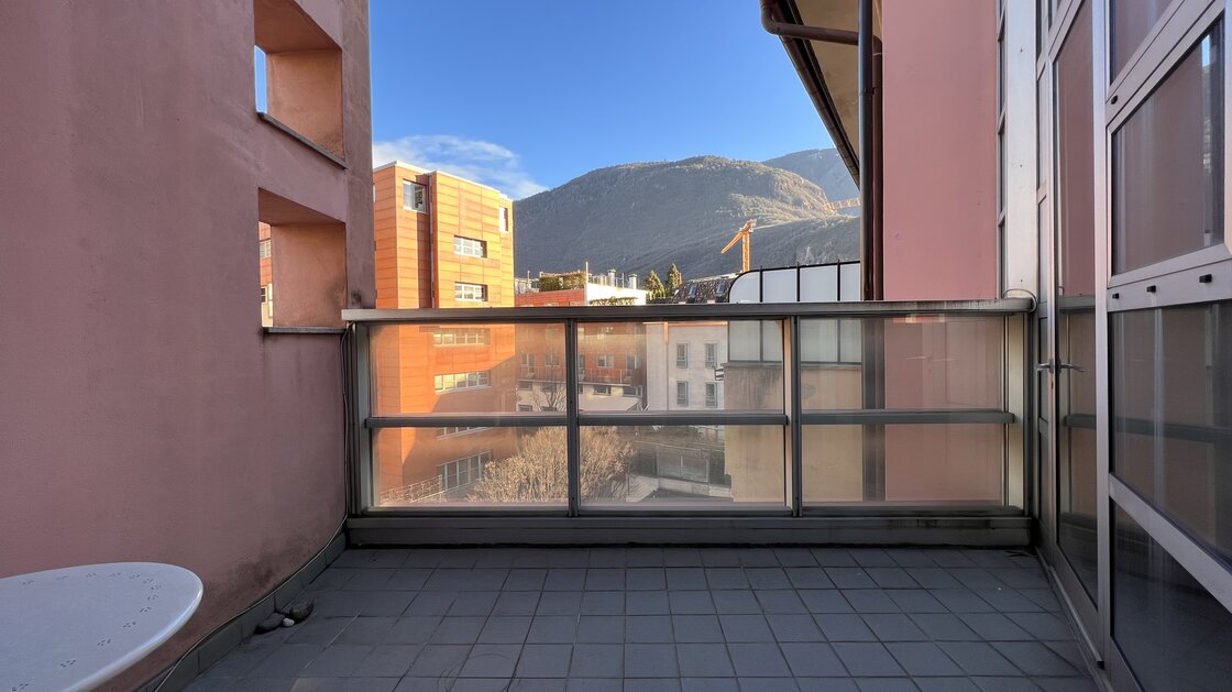 Vermietete, geräumige Stadtwohnung mit Terrasse in bester Lage