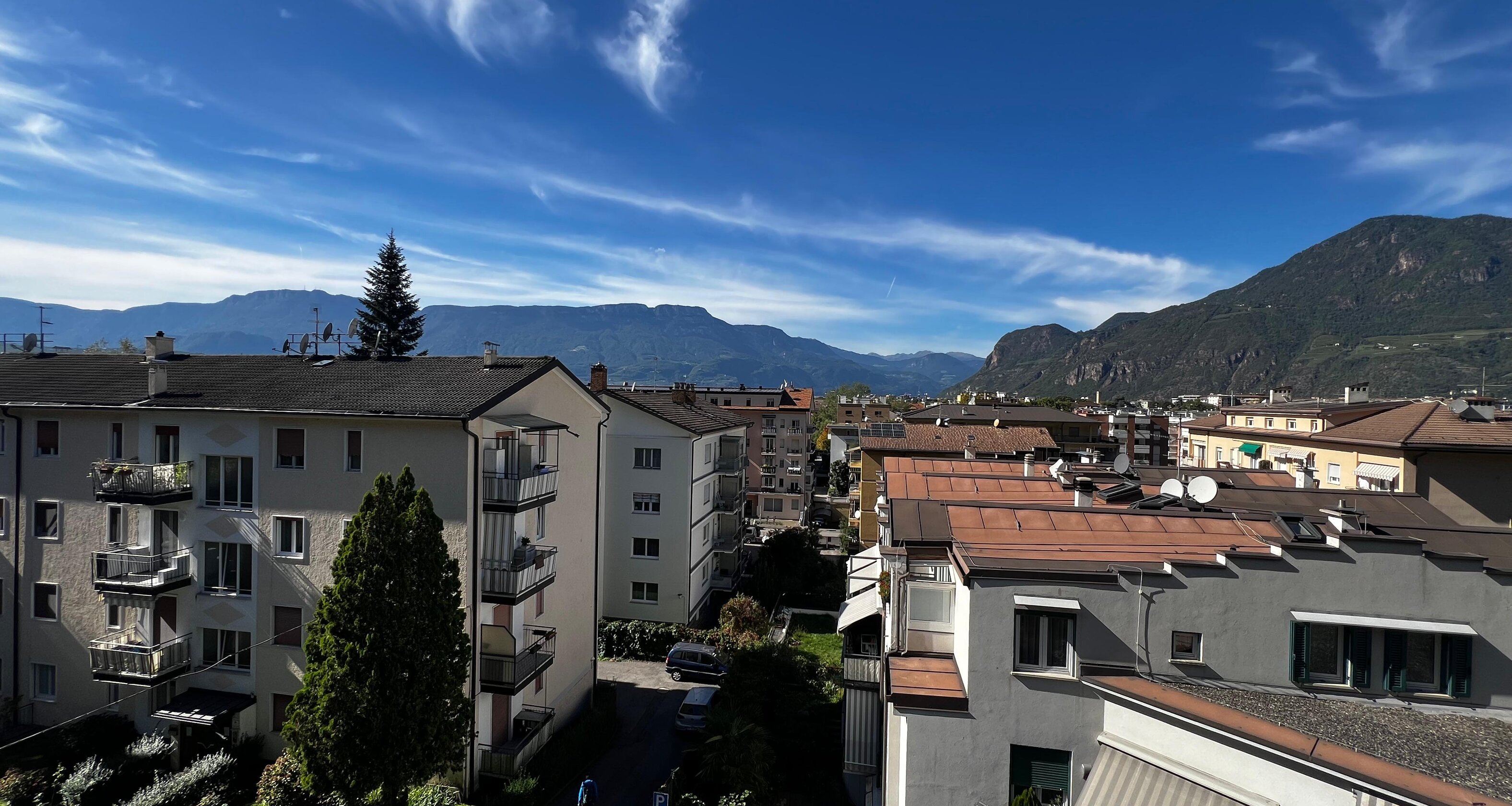 Trilocale con balcone e vista panoramica, ultimo piano