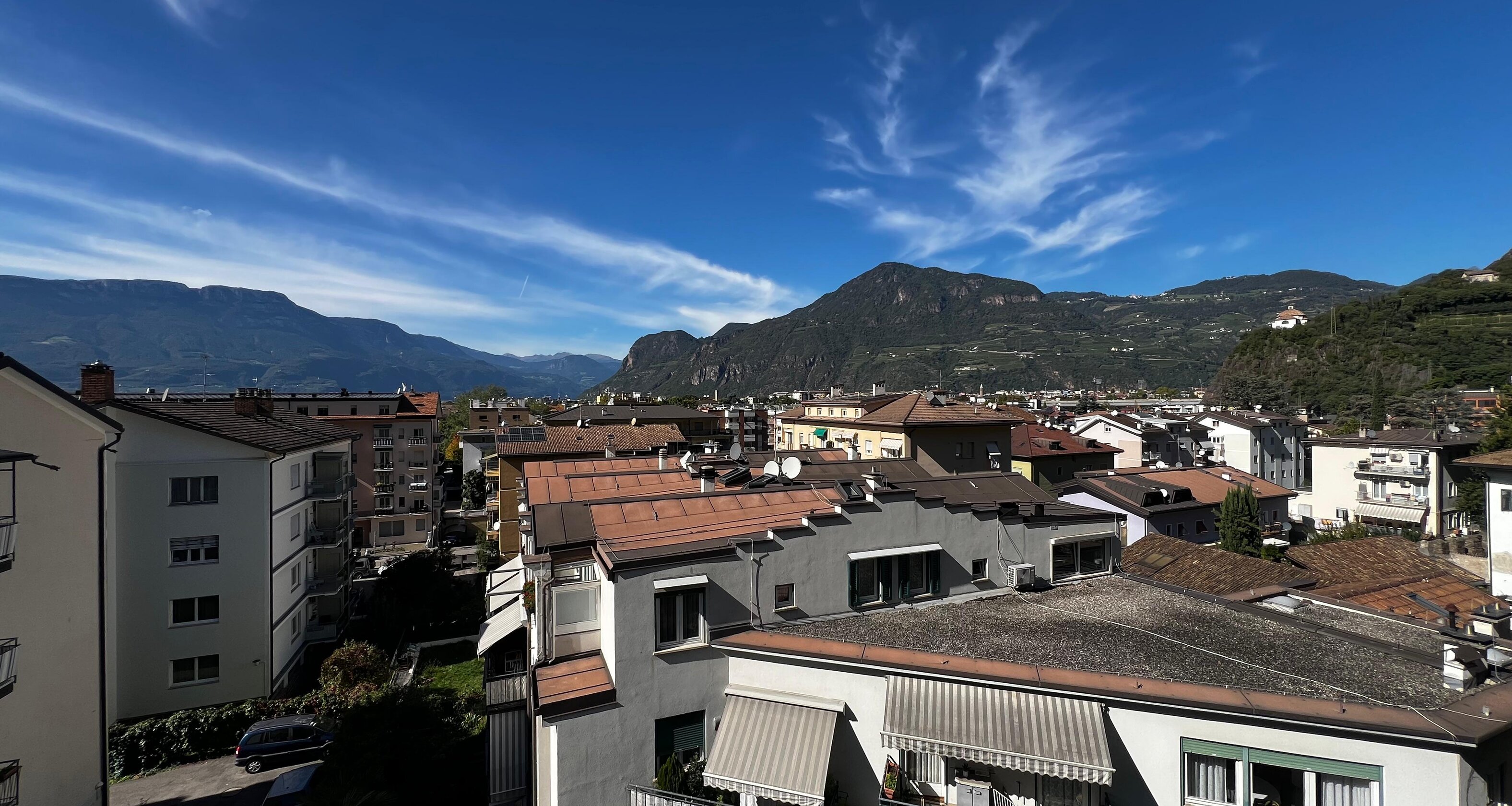 Trilocale con balcone e vista panoramica, ultimo piano