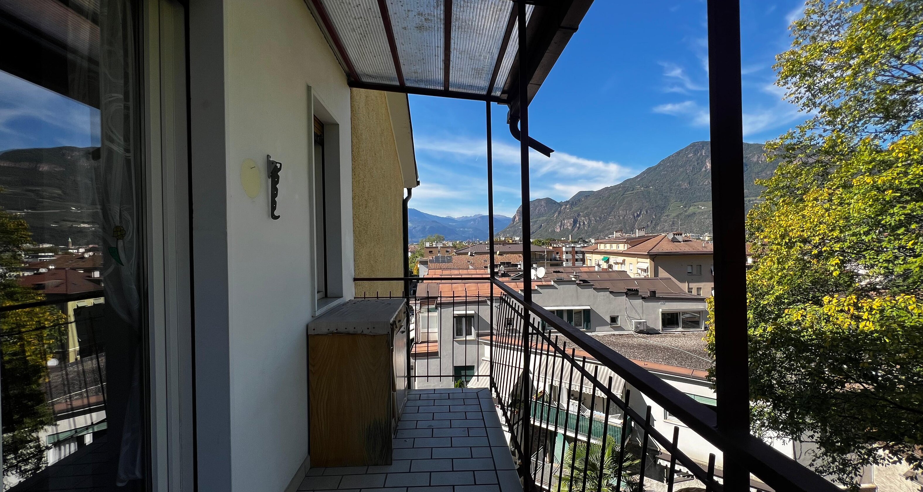 Trilocale con balcone e vista panoramica, ultimo piano