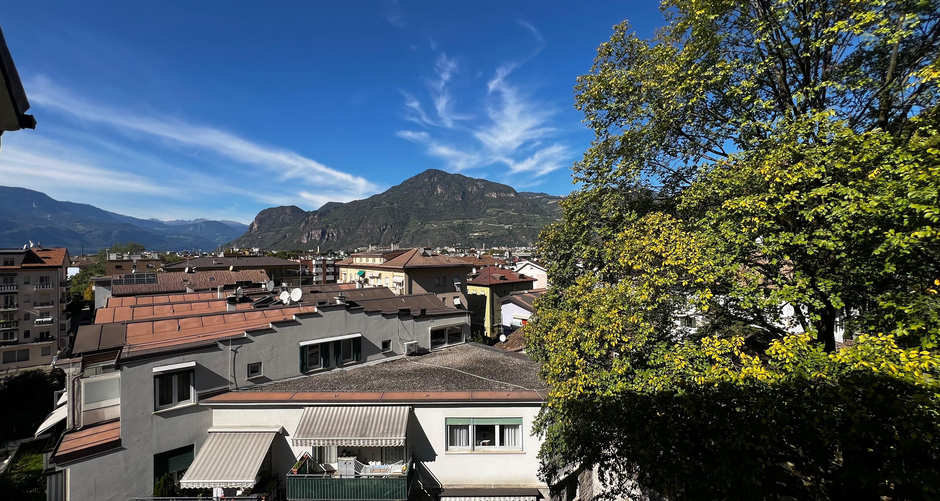 Trilocale con balcone e vista panoramica, ultimo piano