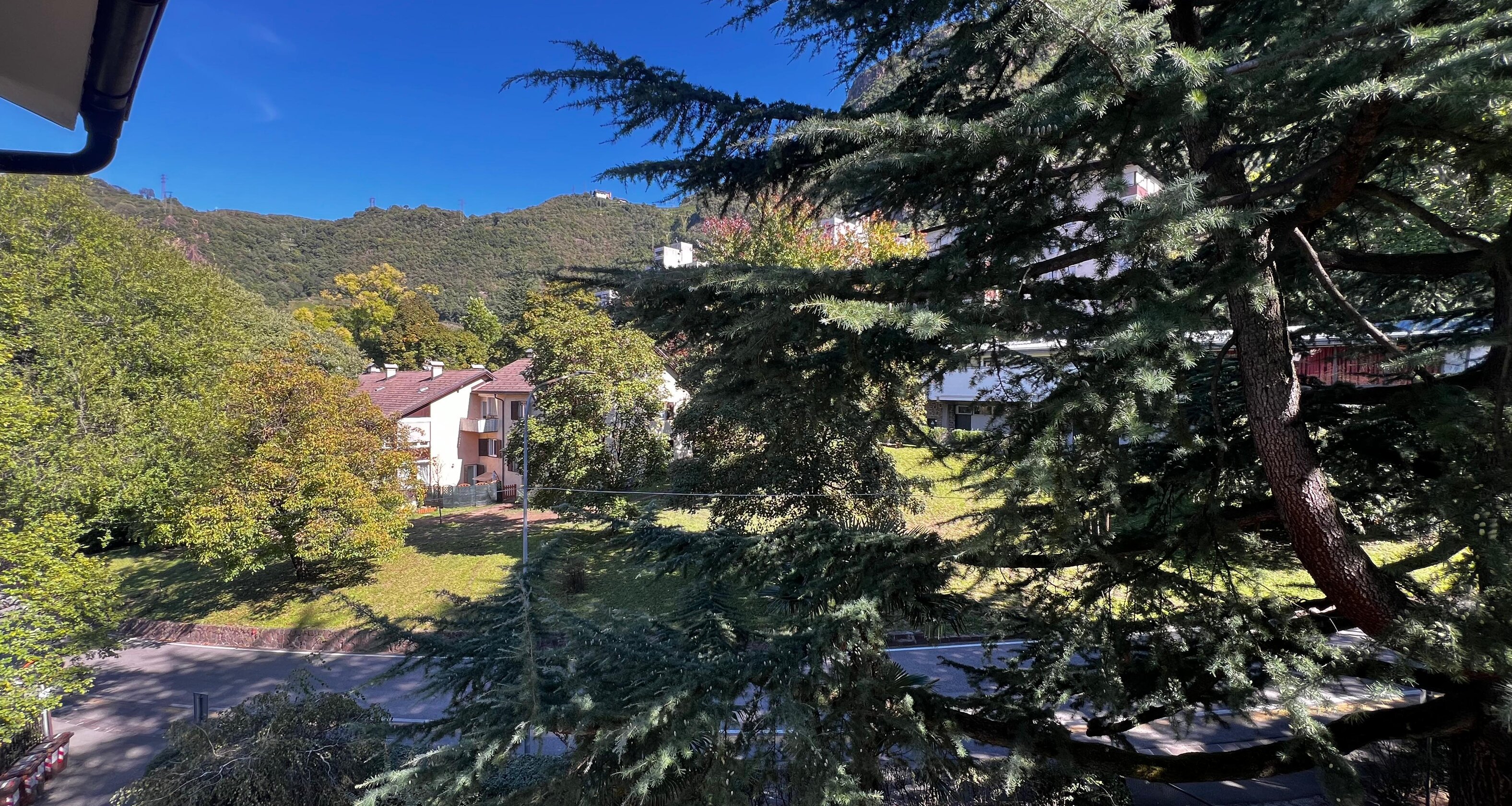 Trilocale con balcone e vista panoramica, ultimo piano
