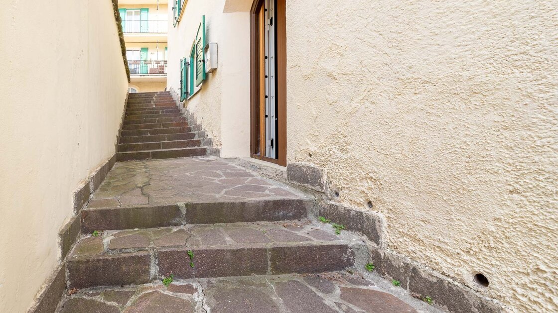 Trilocale ristrutturato a nuovo in posizione tranquilla