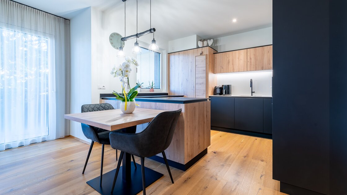 Neuwertige Vierzimmerwohnung mit zwei Terrassen im letzten Stock