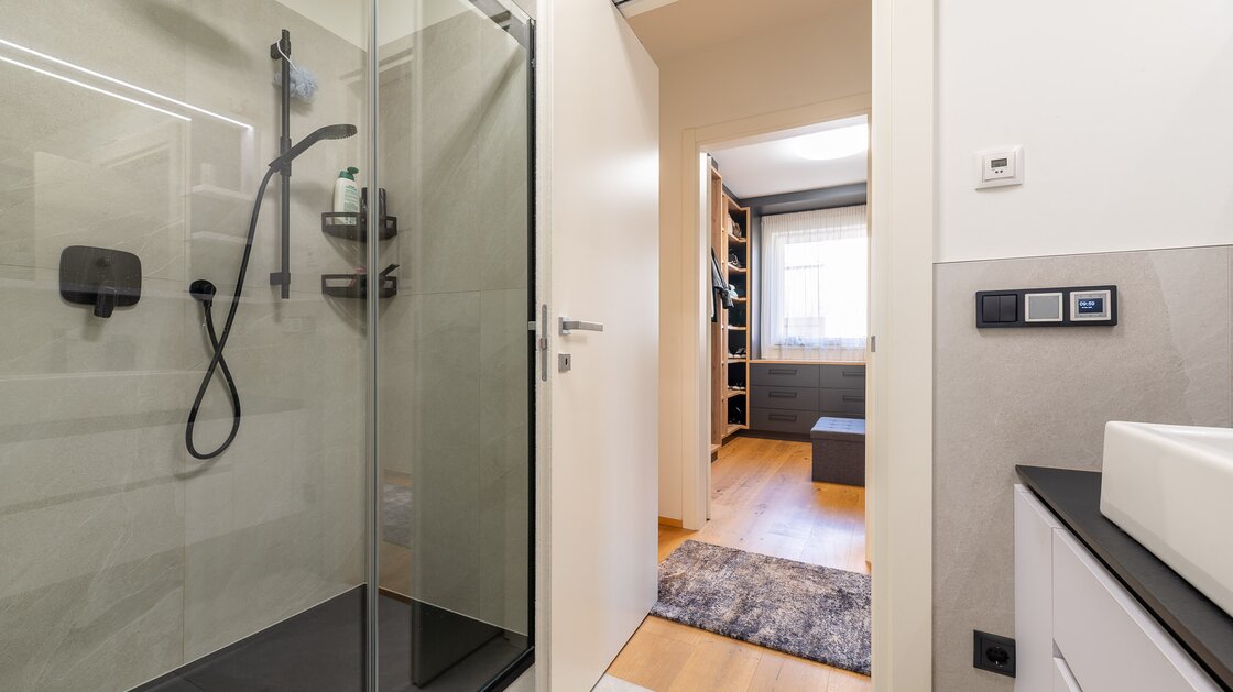 Neuwertige Vierzimmerwohnung mit zwei Terrassen im letzten Stock