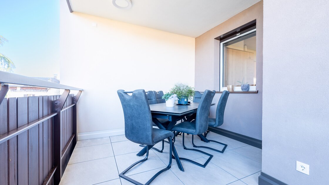 Neuwertige Vierzimmerwohnung mit zwei Terrassen im letzten Stock