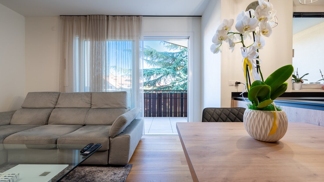 Neuwertige Vierzimmerwohnung mit zwei Terrassen im letzten Stock