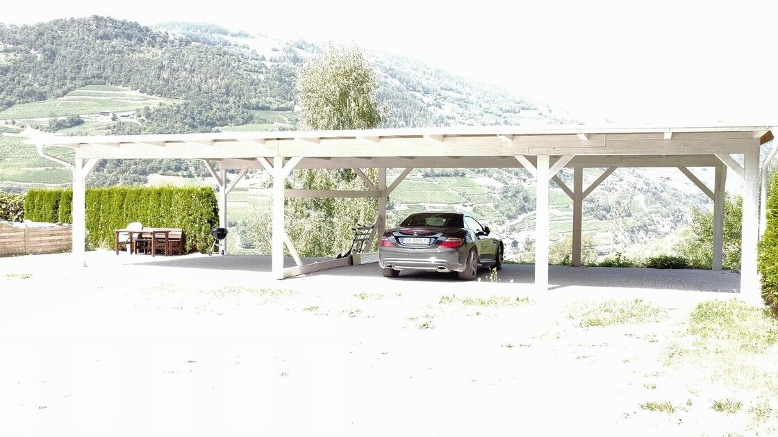 Due appartamenti con ampio giardino privato e magazzino