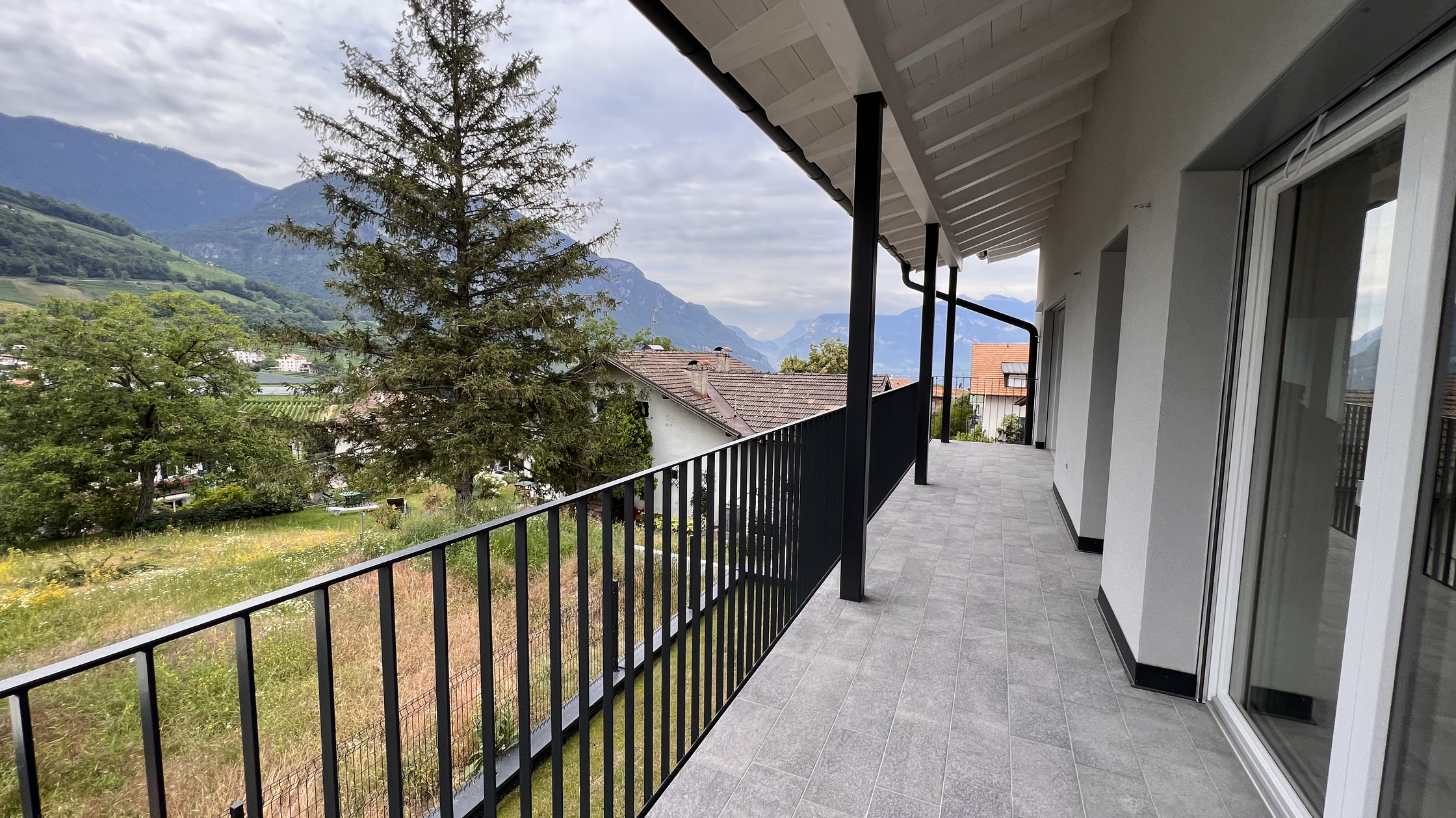 Nuova maisonette con ampia terrazza e vista panoramica, ultimo piano