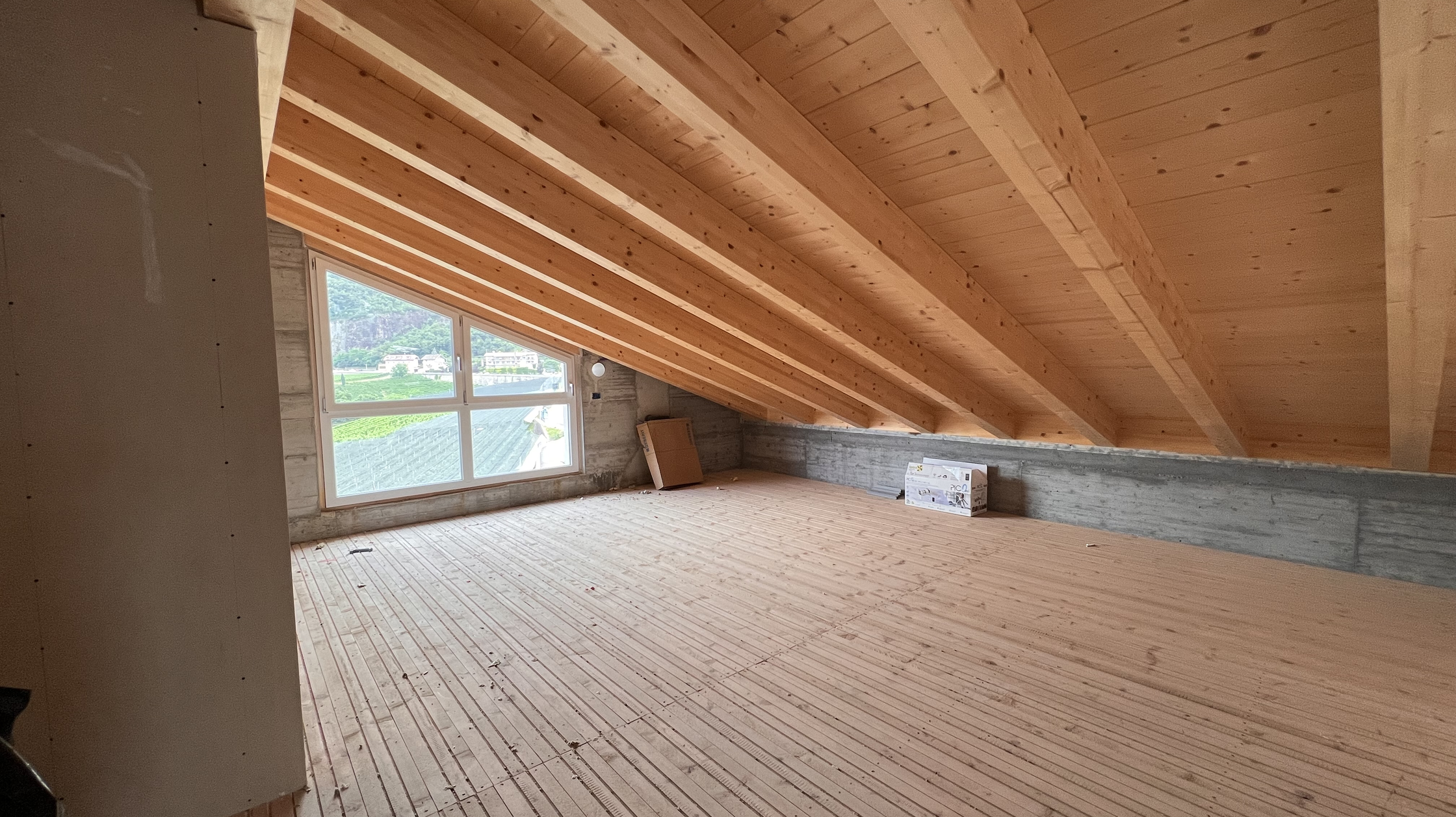Nuova maisonette con ampia terrazza e vista panoramica, ultimo piano