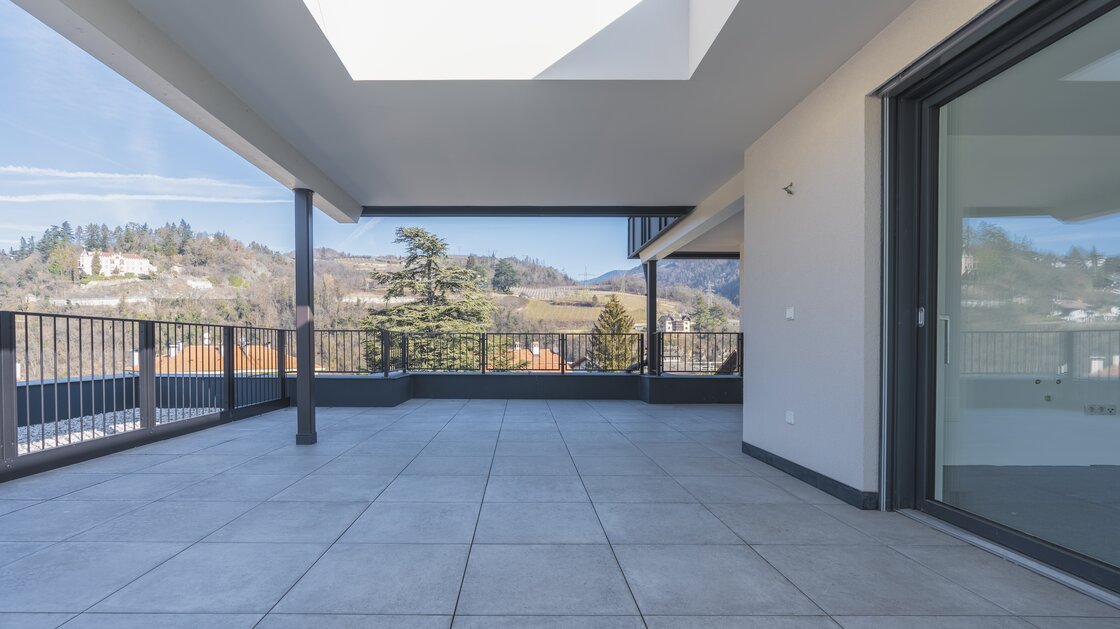 New penthouse apartment with large terrace on the top floor