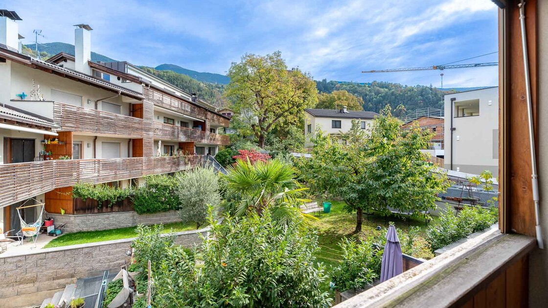 Große Zweizimmerwohnung mit Balkon, Keller und Garage