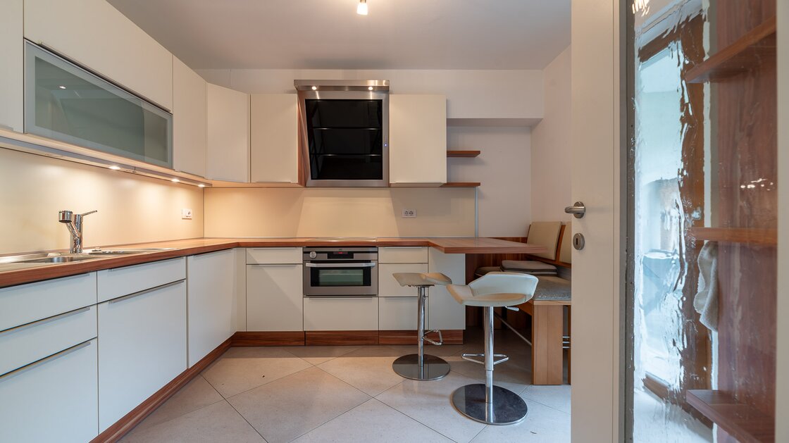 Große Zweizimmerwohnung mit Balkon, Keller und Garage