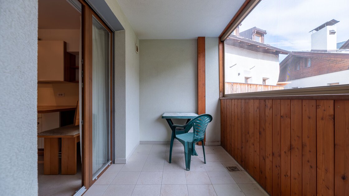 Große Zweizimmerwohnung mit Balkon, Keller und Garage