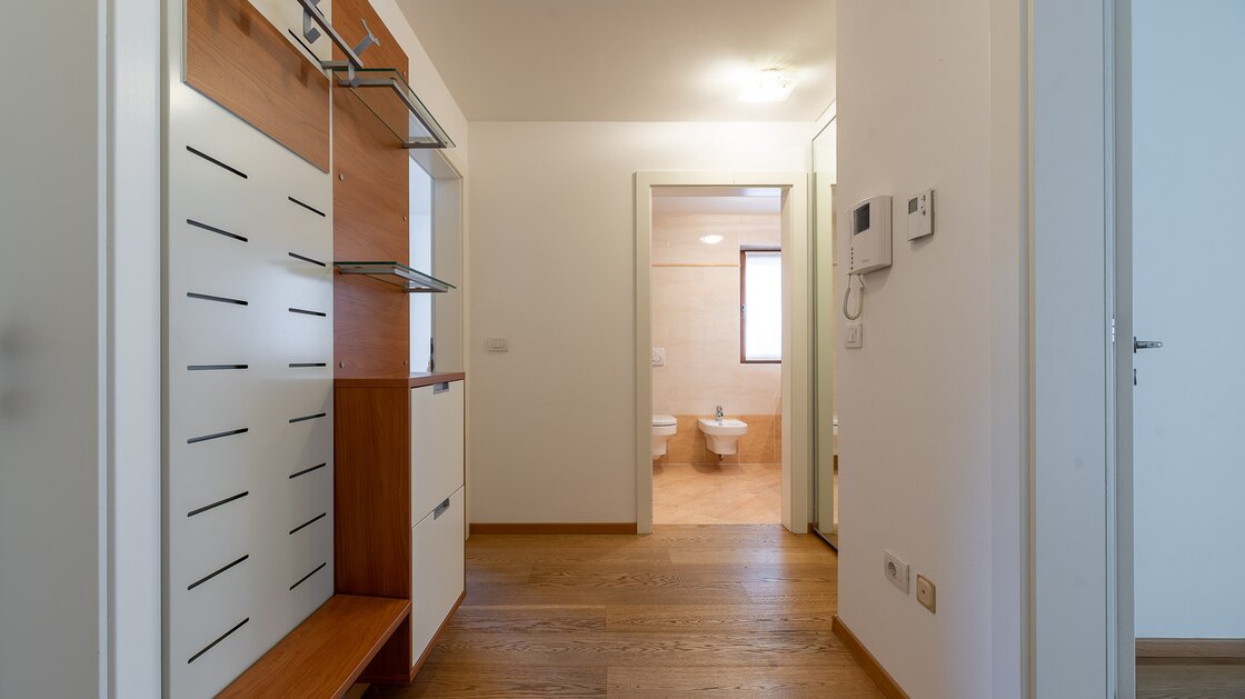 Große Zweizimmerwohnung mit Balkon, Keller und Garage