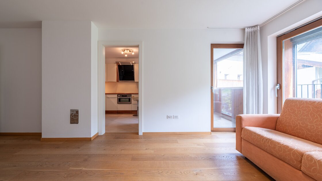 Große Zweizimmerwohnung mit Balkon, Keller und Garage