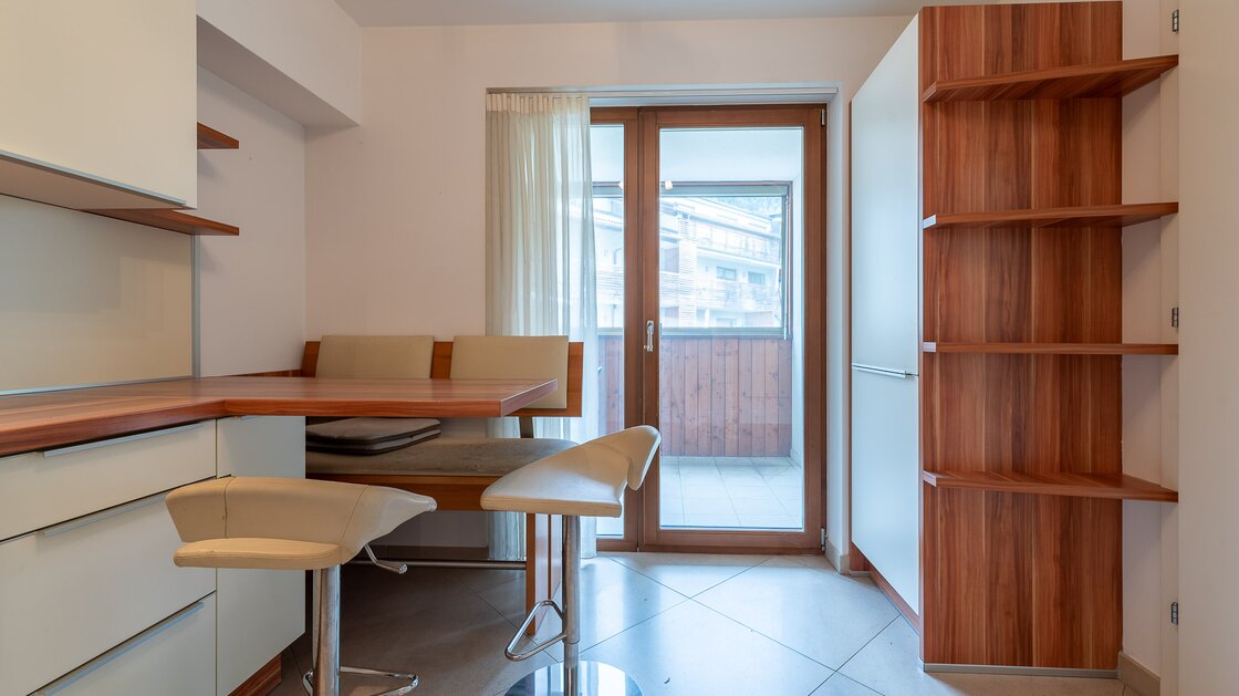 Große Zweizimmerwohnung mit Balkon, Keller und Garage