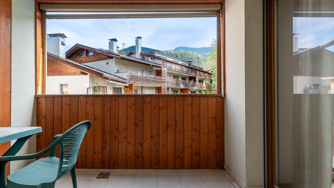Große Zweizimmerwohnung mit Balkon, Keller und Garage