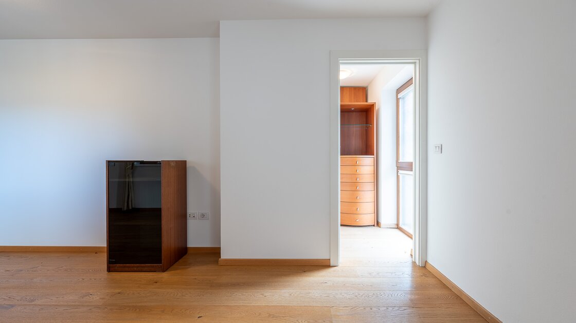 Große Zweizimmerwohnung mit Balkon, Keller und Garage