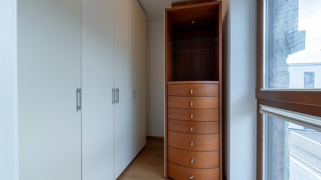Große Zweizimmerwohnung mit Balkon, Keller und Garage