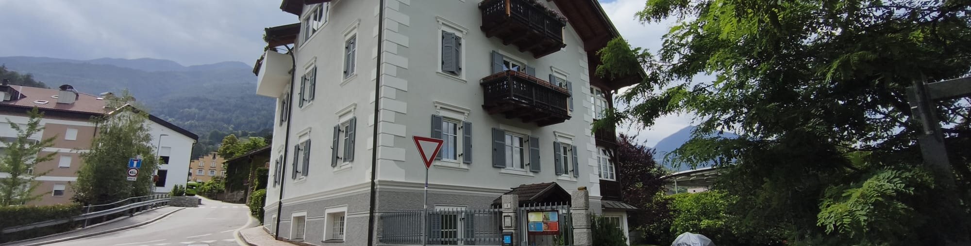 Trilocale semiarredato con veranda