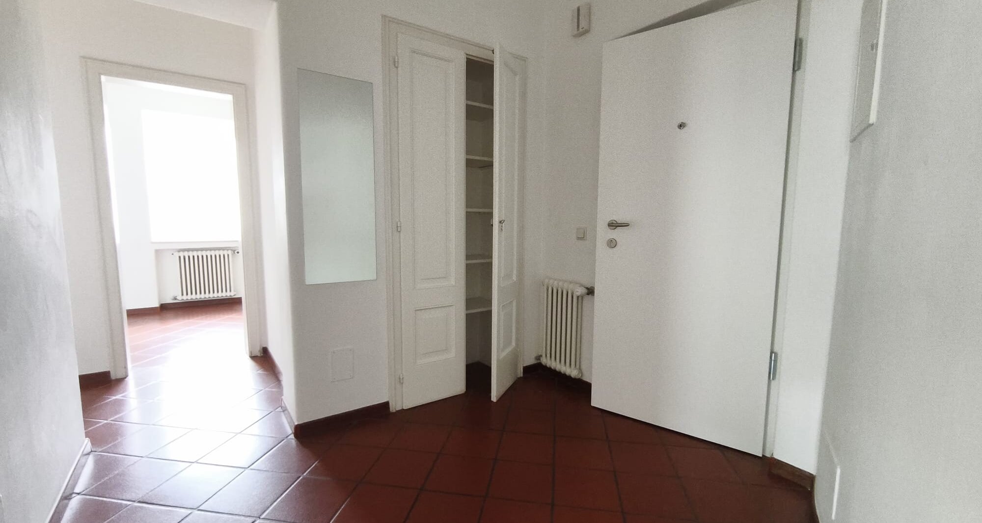 Trilocale semiarredato con veranda