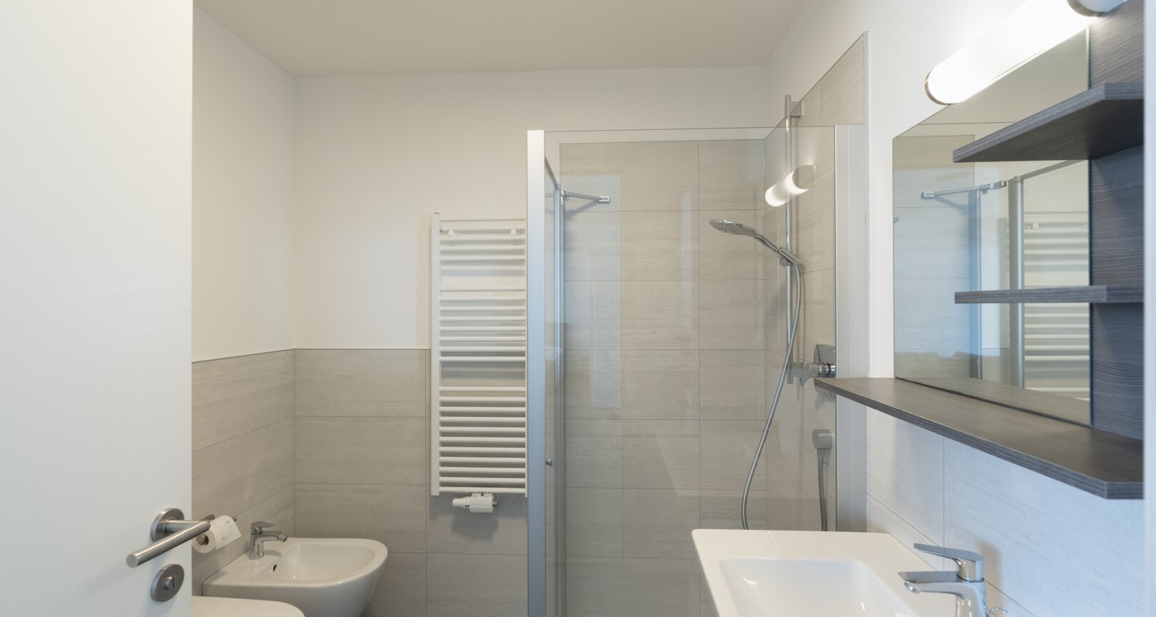 As-new two-room apartment with terrace in a central location