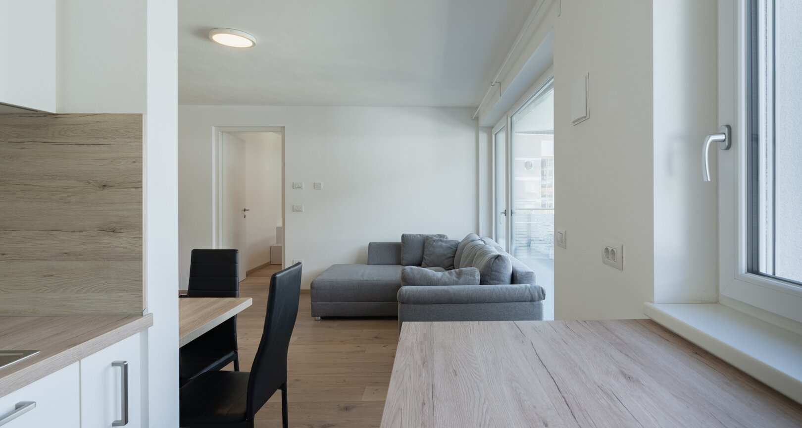 As-new two-room apartment with terrace in a central location
