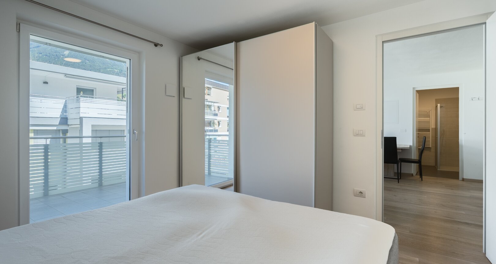 As-new two-room apartment with terrace in a central location