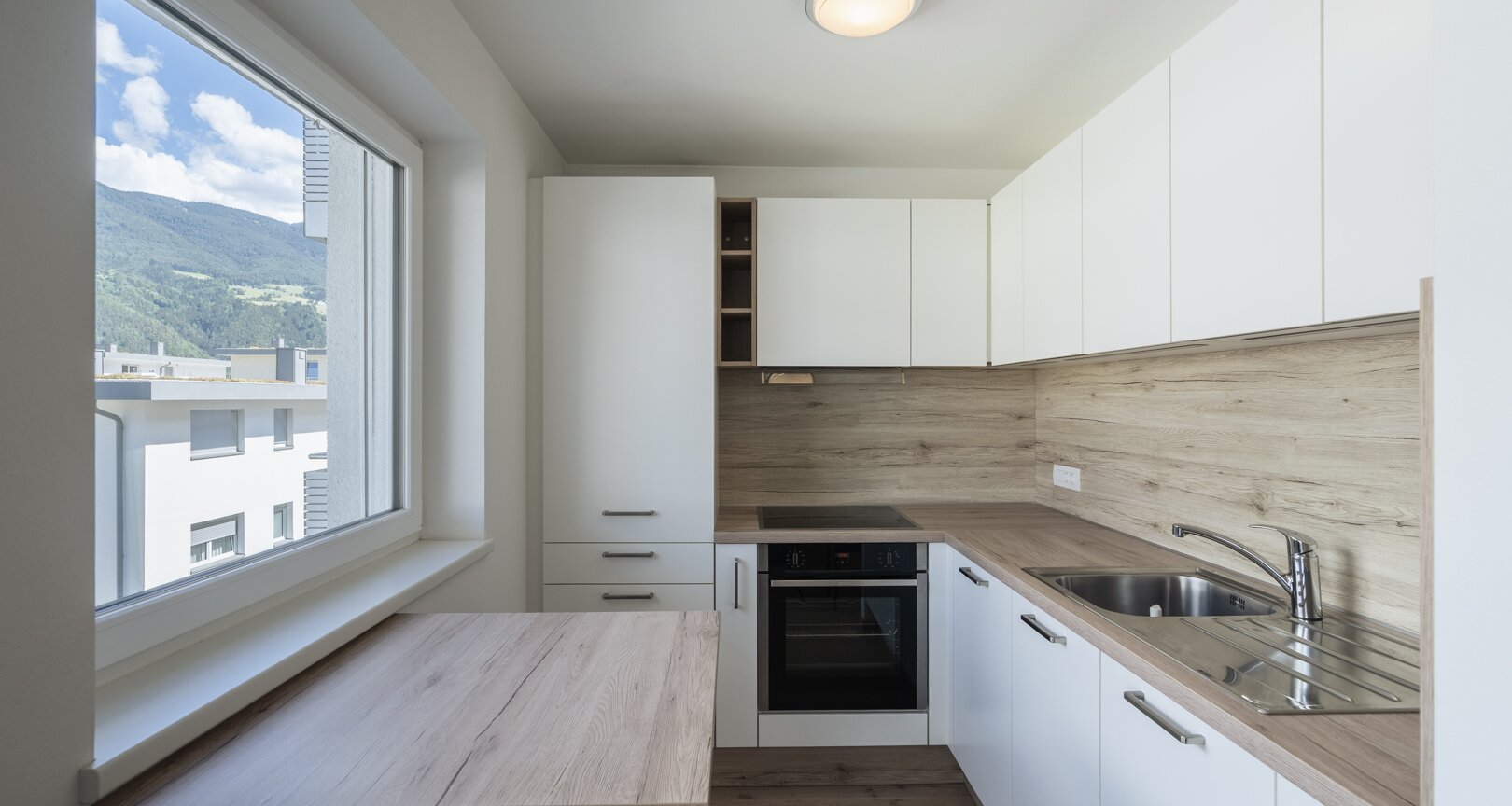 As-new two-room apartment with terrace in a central location