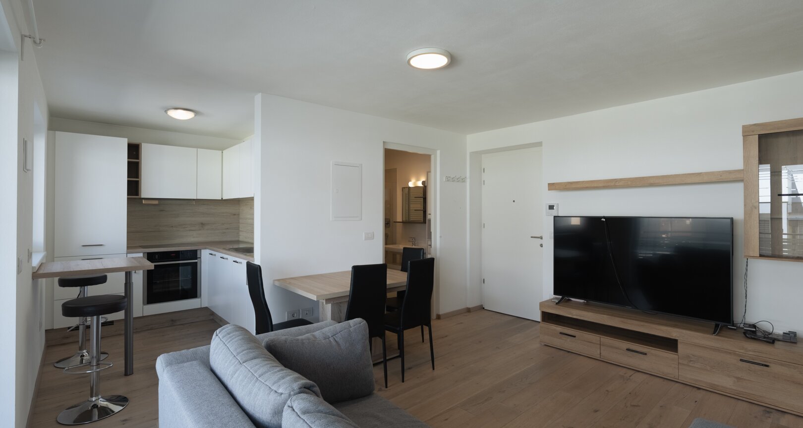 As-new two-room apartment with terrace in a central location