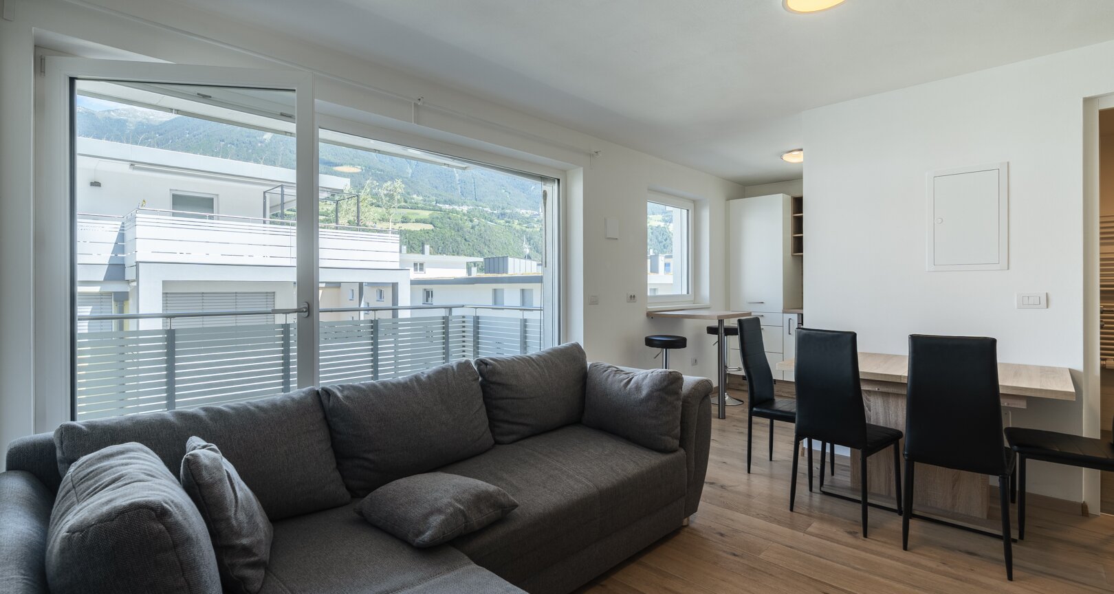 As-new two-room apartment with terrace in a central location