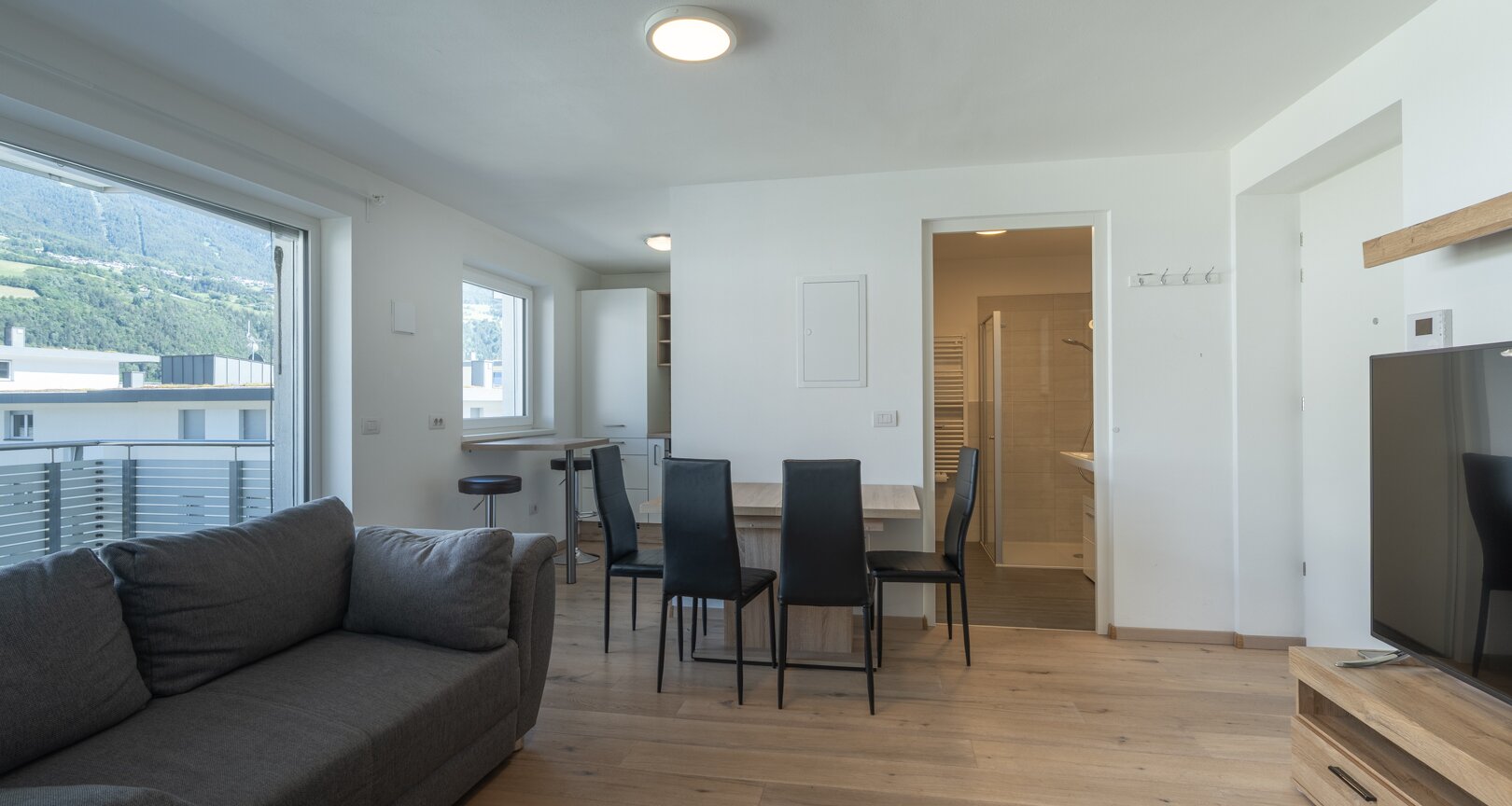 As-new two-room apartment with terrace in a central location