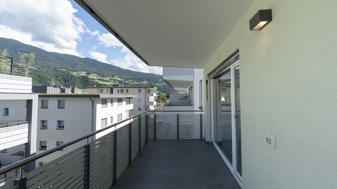 Bilocale arredato come nuovo con terrazza in posizione centrale