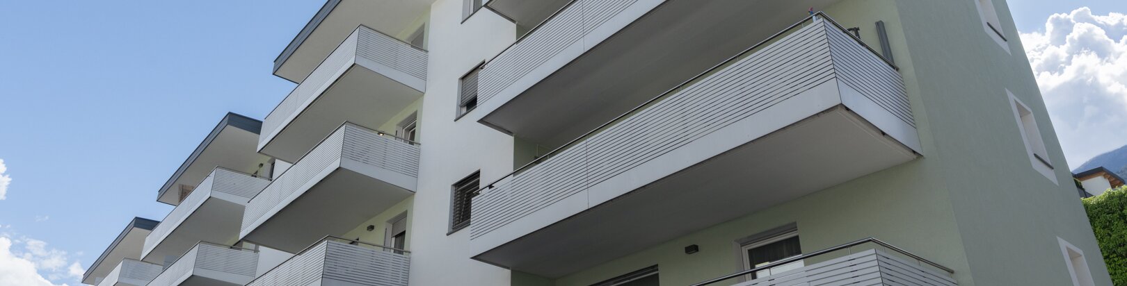 As-new two-room apartment with terrace in a central location
