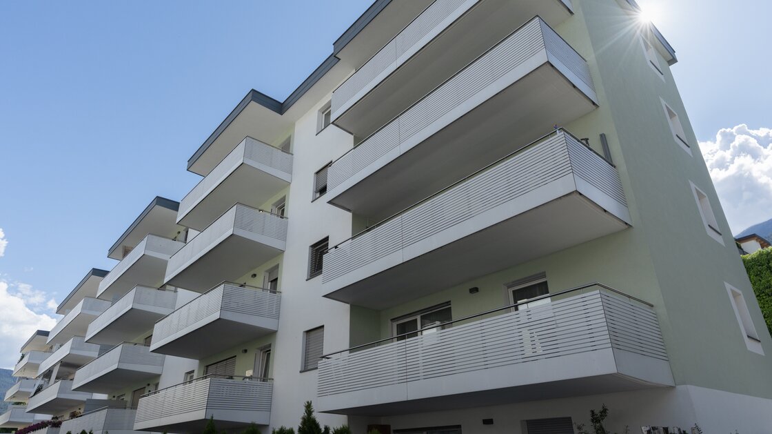 Bilocale arredato come nuovo con terrazza in posizione centrale