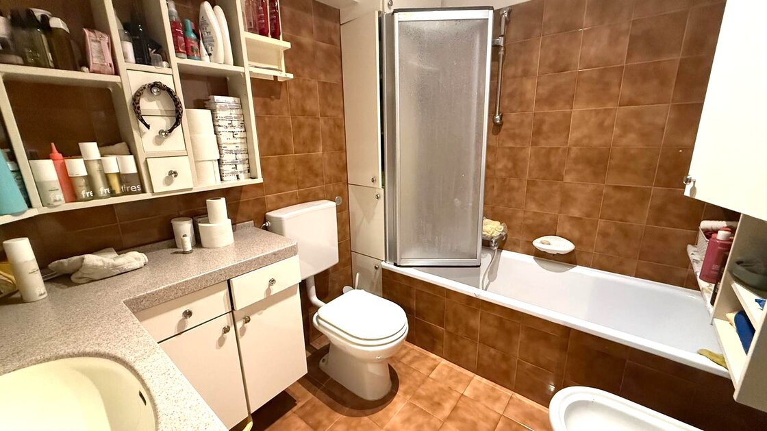 Dreizimmerwohnung mit Balkon/Veranda in begehrter Lage von Milland