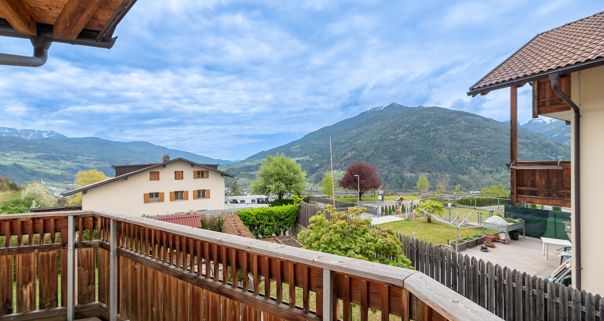 Schönes Eckreihenhaus mit Privatgarten in sonniger Panoramalage