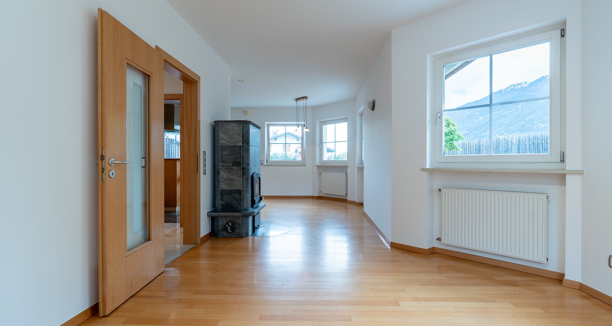 Schönes Eckreihenhaus mit Privatgarten in sonniger Panoramalage