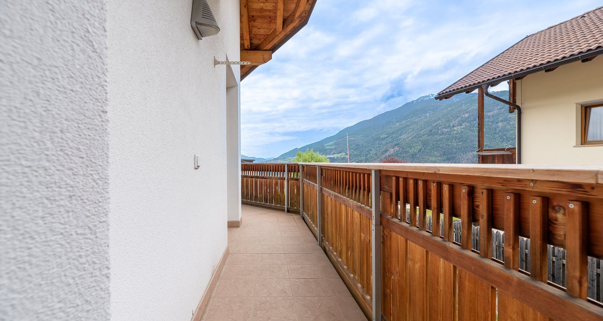 Schönes Eckreihenhaus mit Privatgarten in sonniger Panoramalage