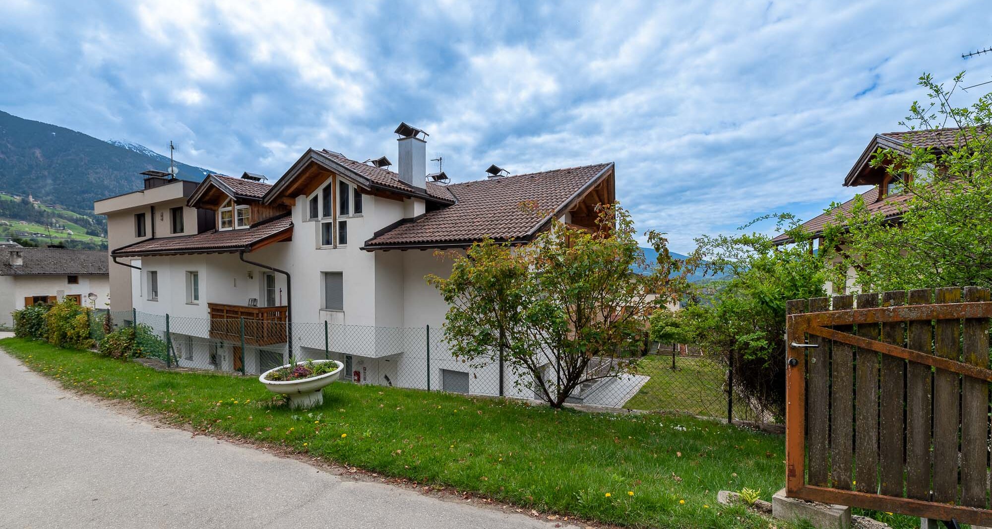Schönes Eckreihenhaus mit Privatgarten in sonniger Panoramalage
