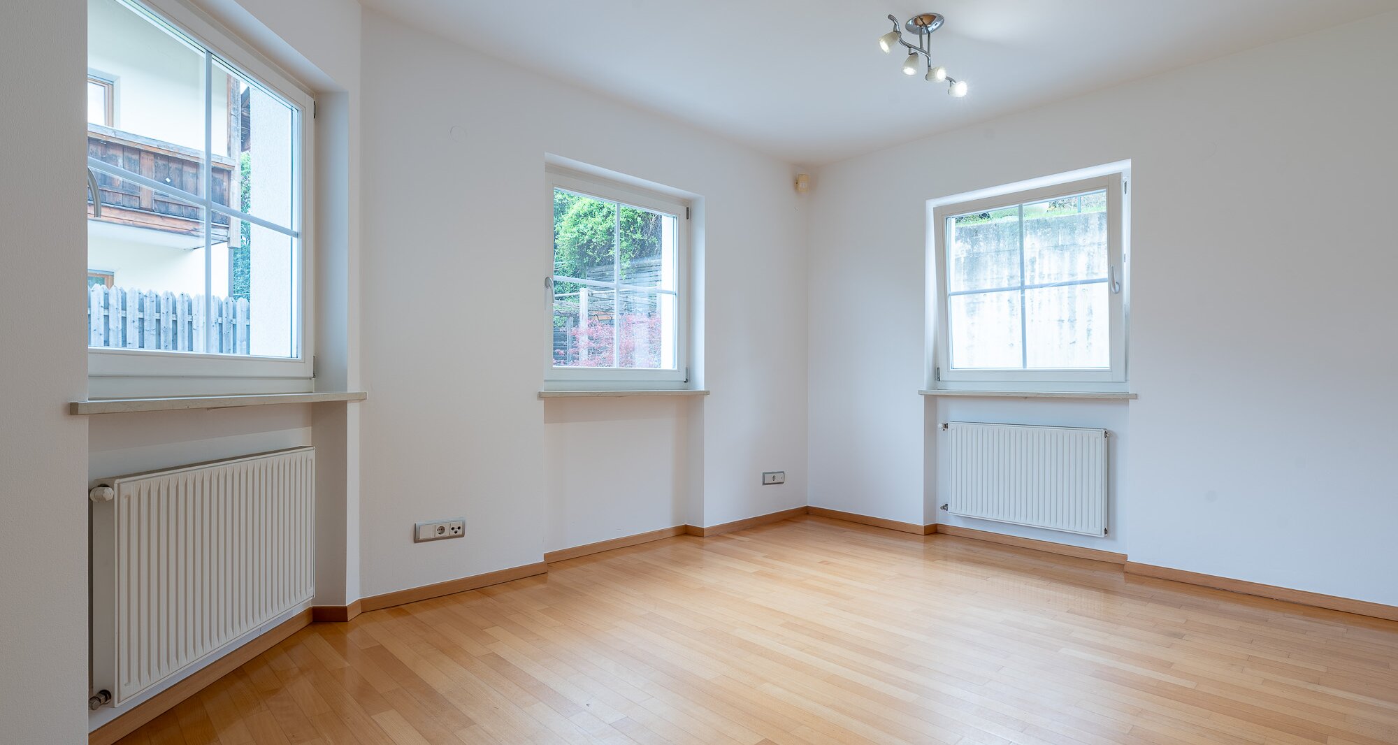 Schönes Eckreihenhaus mit Privatgarten in sonniger Panoramalage