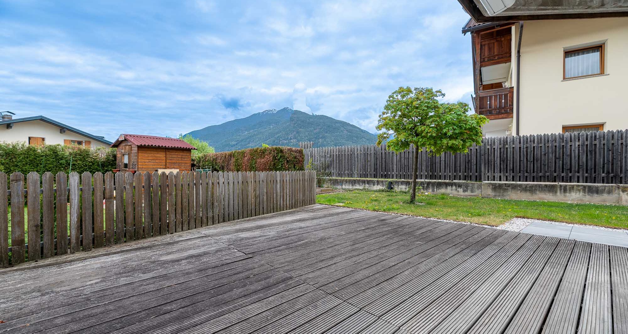 Schönes Eckreihenhaus mit Privatgarten in sonniger Panoramalage