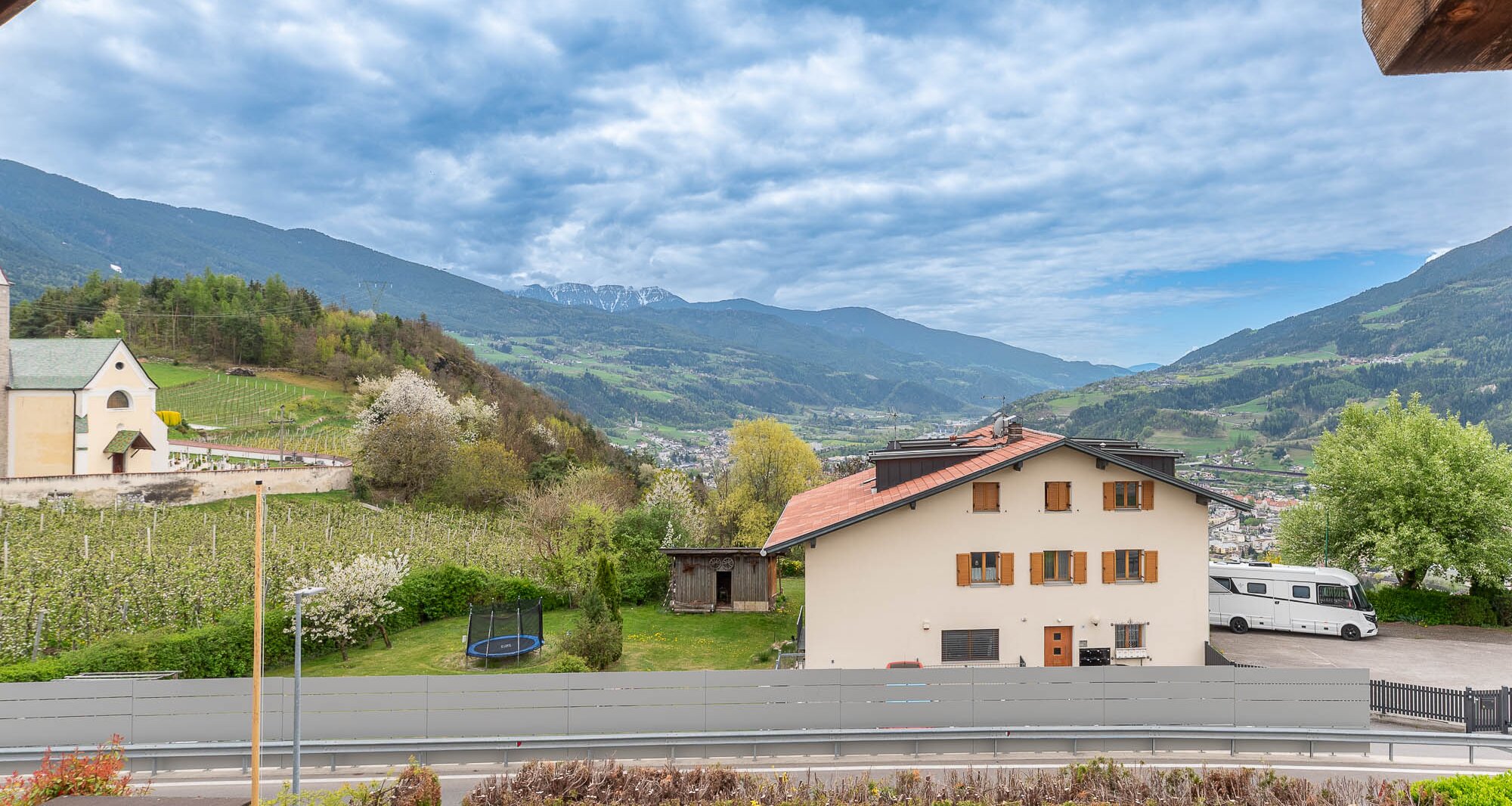 Schönes Eckreihenhaus mit Privatgarten in sonniger Panoramalage