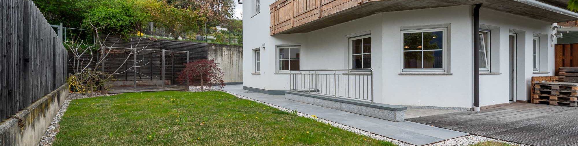 Schönes Eckreihenhaus mit Privatgarten in sonniger Panoramalage