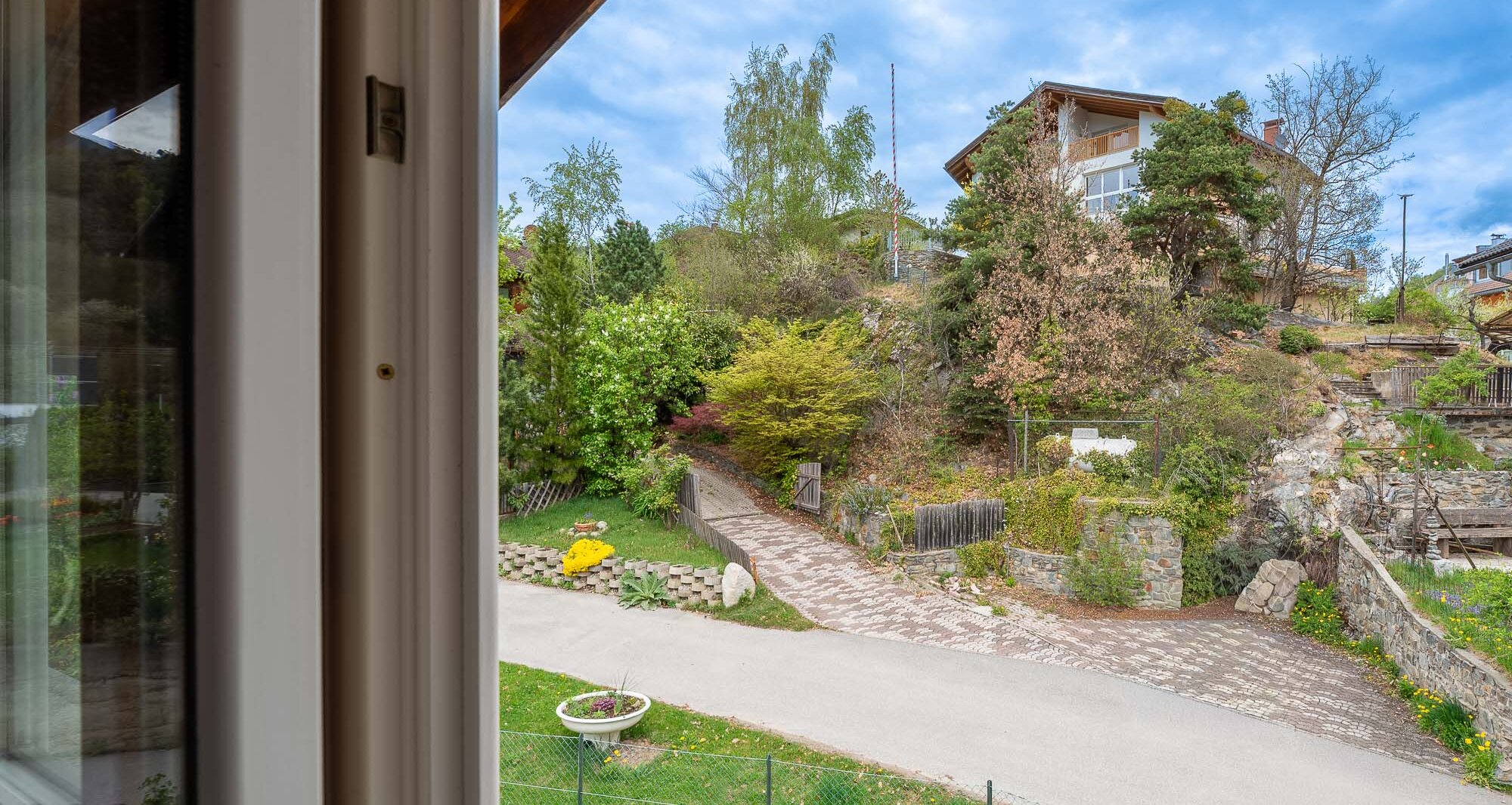 Schönes Eckreihenhaus mit Privatgarten in sonniger Panoramalage