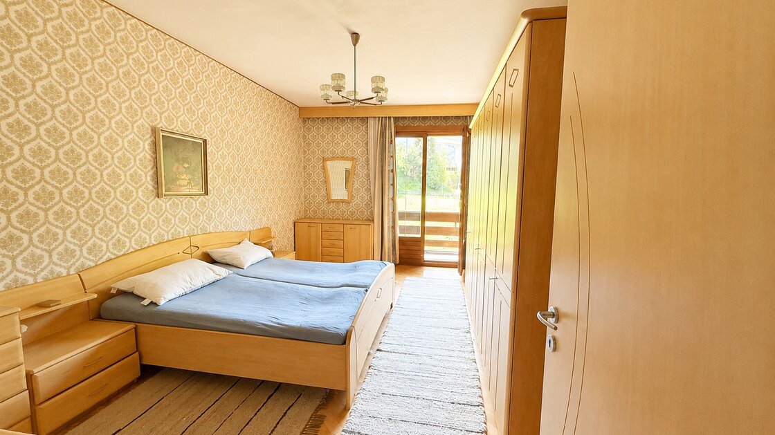 Casa con magazzini e tettoia coperta