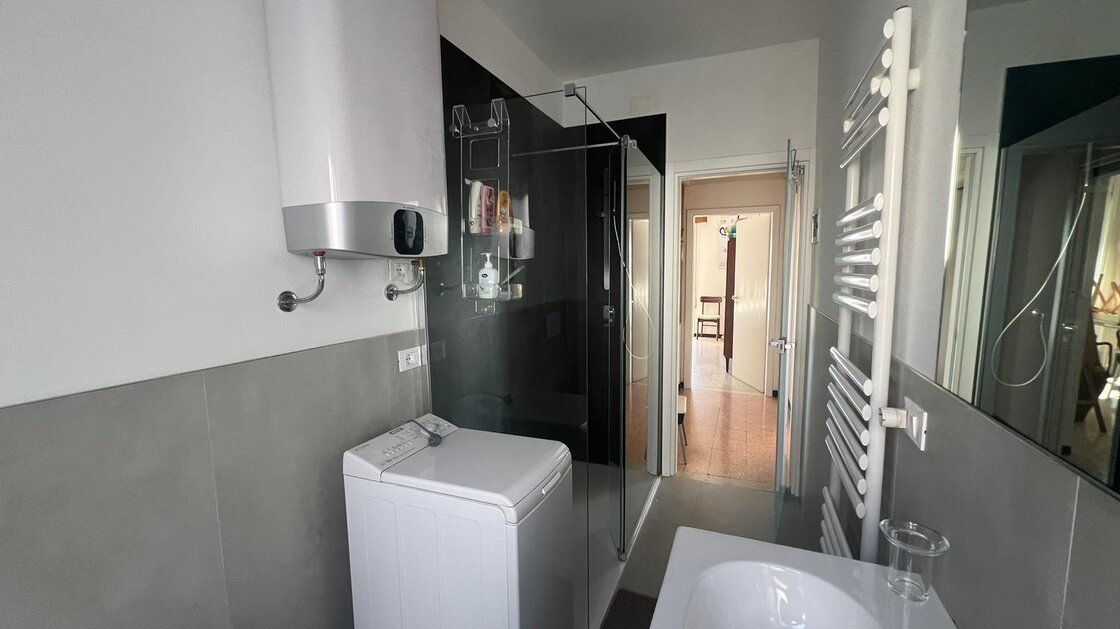 Trilocale spazioso con terrazza, piano alto, fronte mare