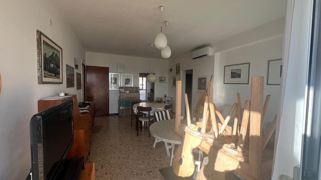 Trilocale spazioso con terrazza, piano alto, fronte mare